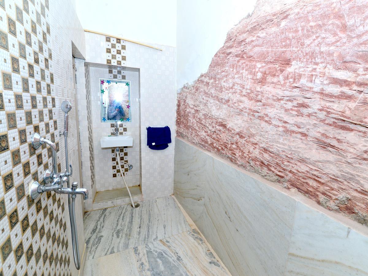 L G Guest House جودبور الغرفة الصورة