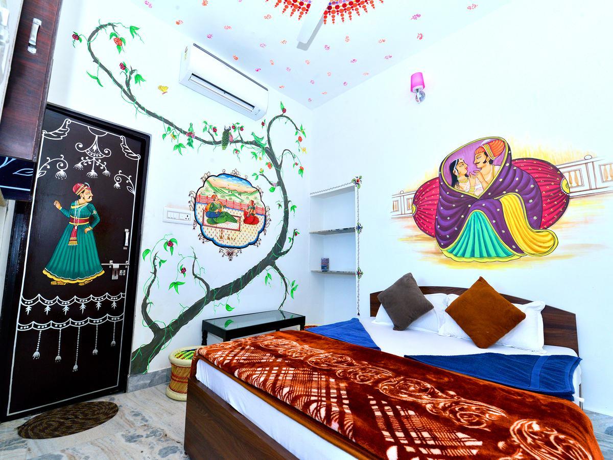 L G Guest House جودبور الغرفة الصورة
