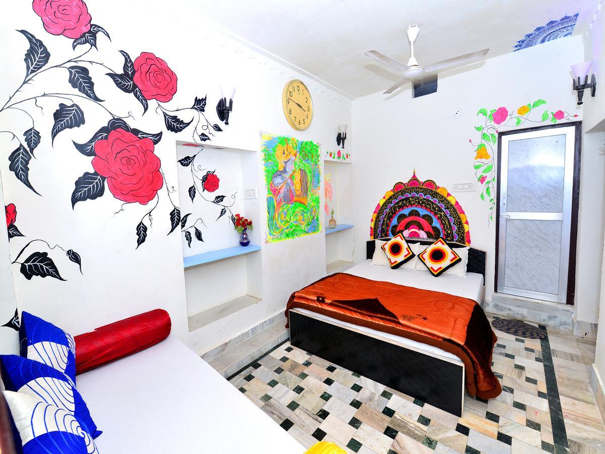 L G Guest House جودبور الغرفة الصورة