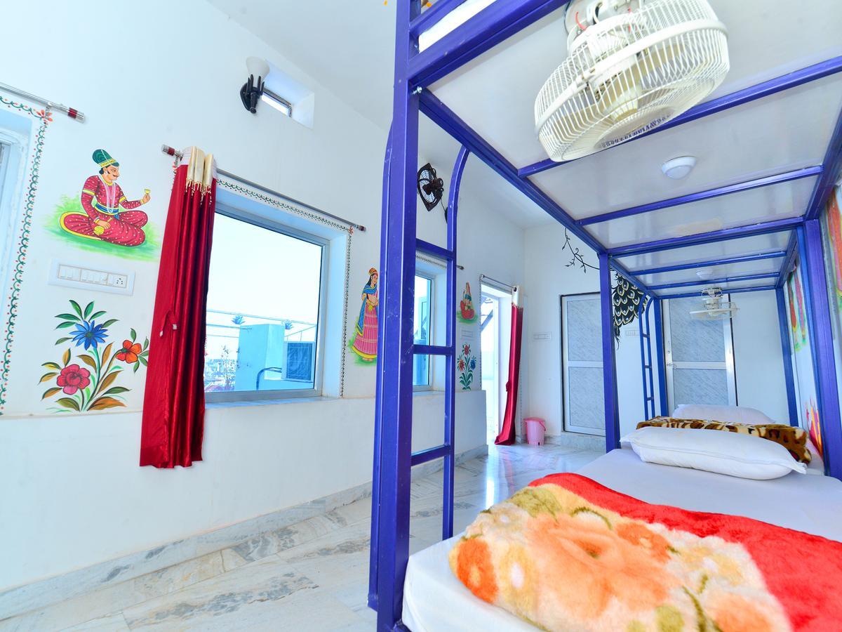 L G Guest House جودبور الغرفة الصورة