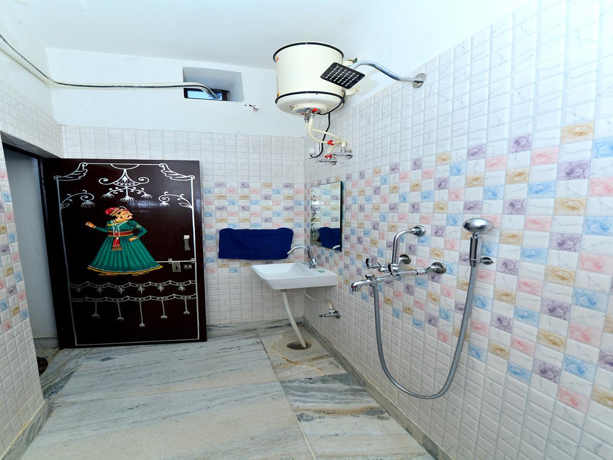 L G Guest House جودبور الغرفة الصورة